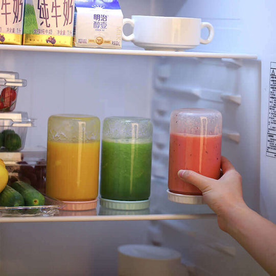 Portable fruit juice cup for charging fruit juices