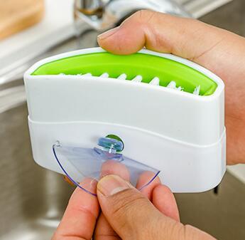 Cleaning holder that easily cleans kitchen utensils