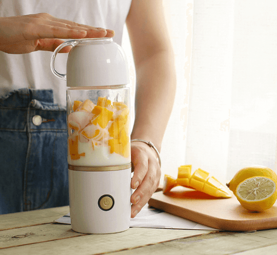 Portable fruit juice cup for charging fruit juices