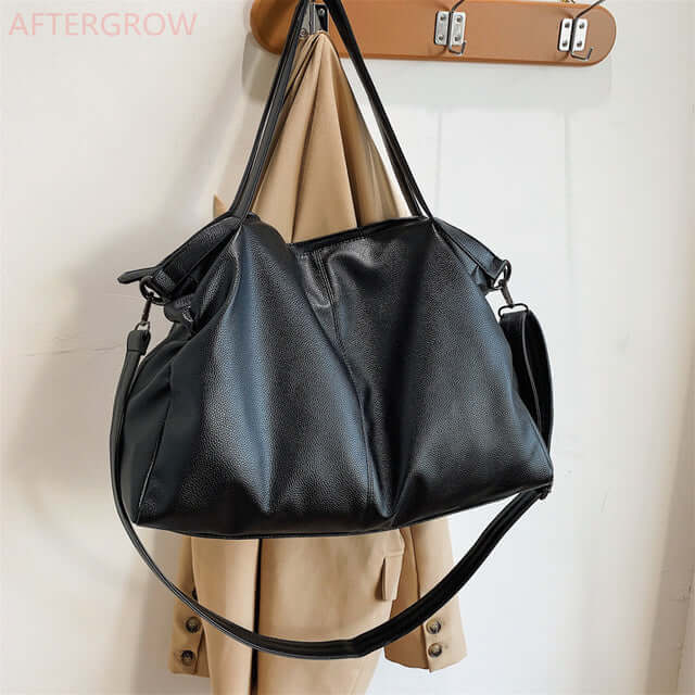 Shoulder strap bag in soft leather