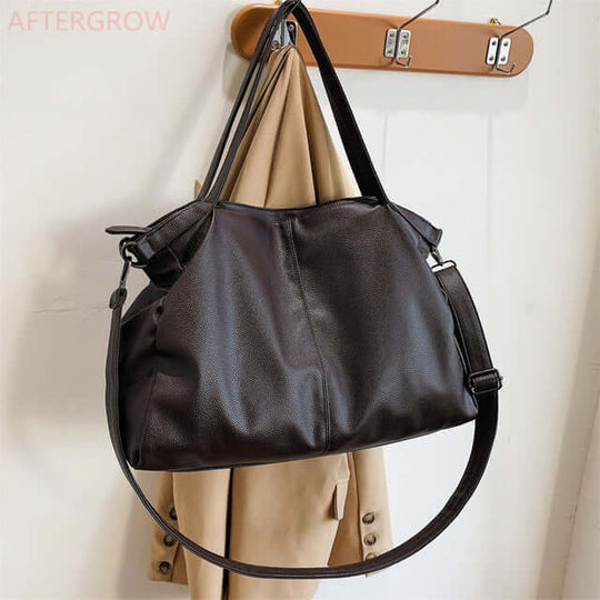 Shoulder strap bag in soft leather