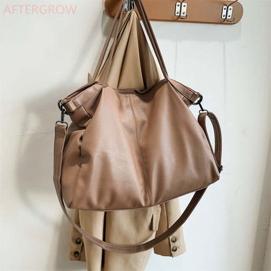 Shoulder strap bag in soft leather